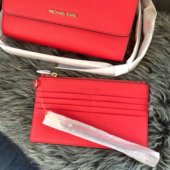 NWT authentic MK leather 3in1 crossbody & wristlet - Picture 3 of 10